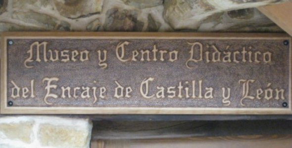 Placa realizada por Juanma para el Museo del Encaje
